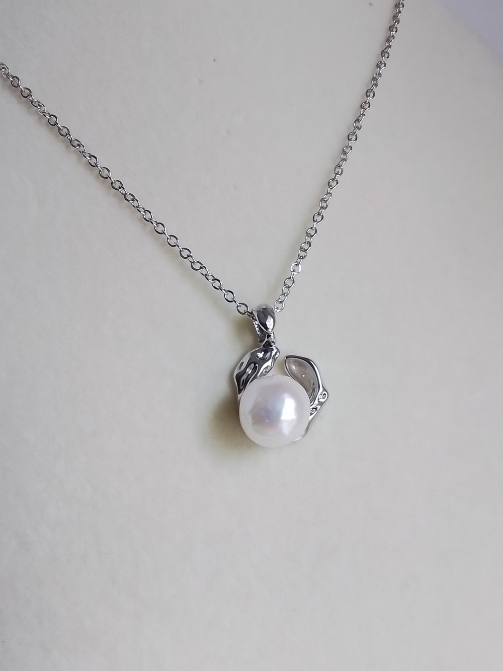 Silver Freshwater Pearl Pendant Necklace - White Pearl